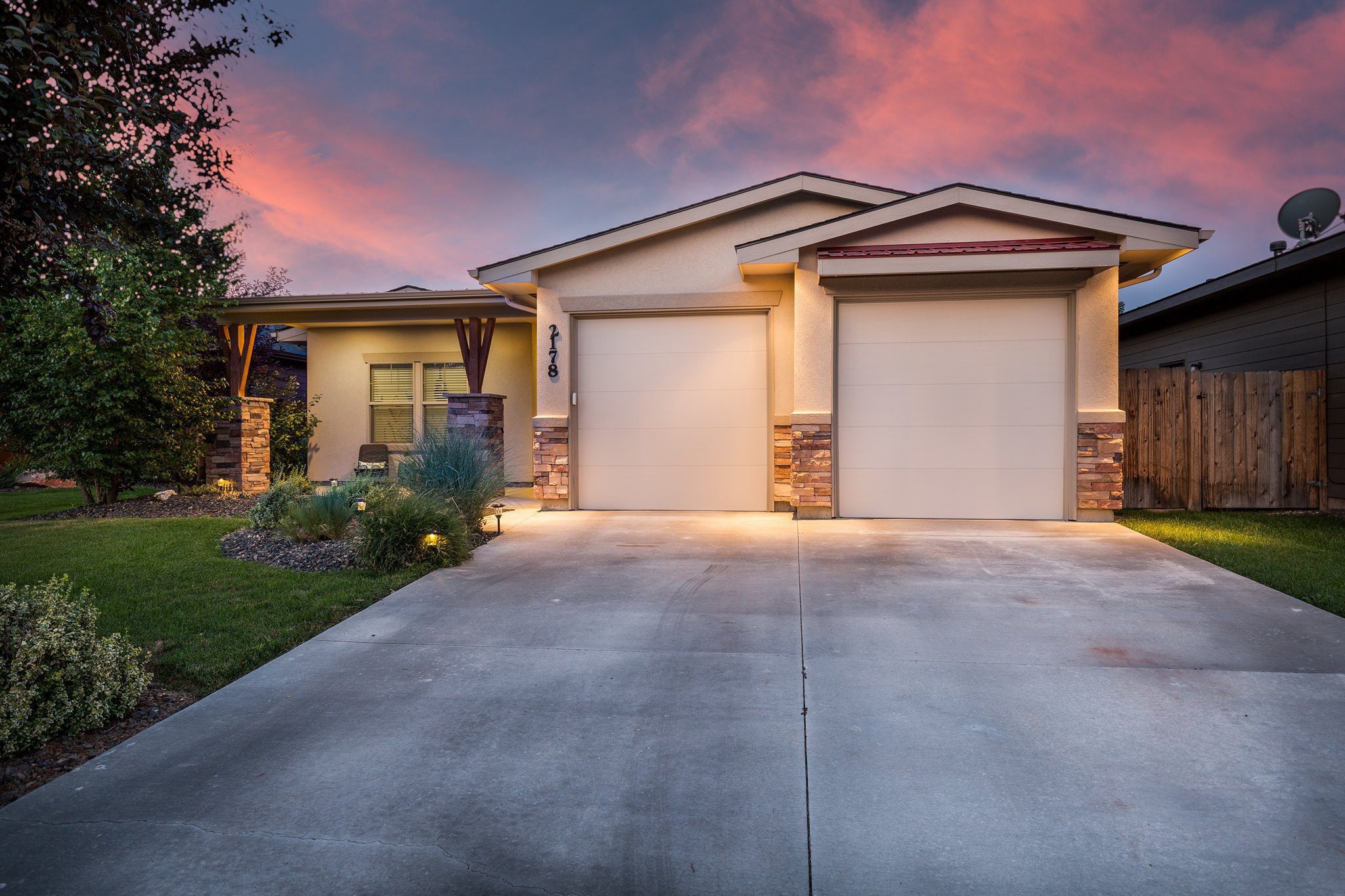 jessebridgewater-twilight-2400368 Small home with driveway